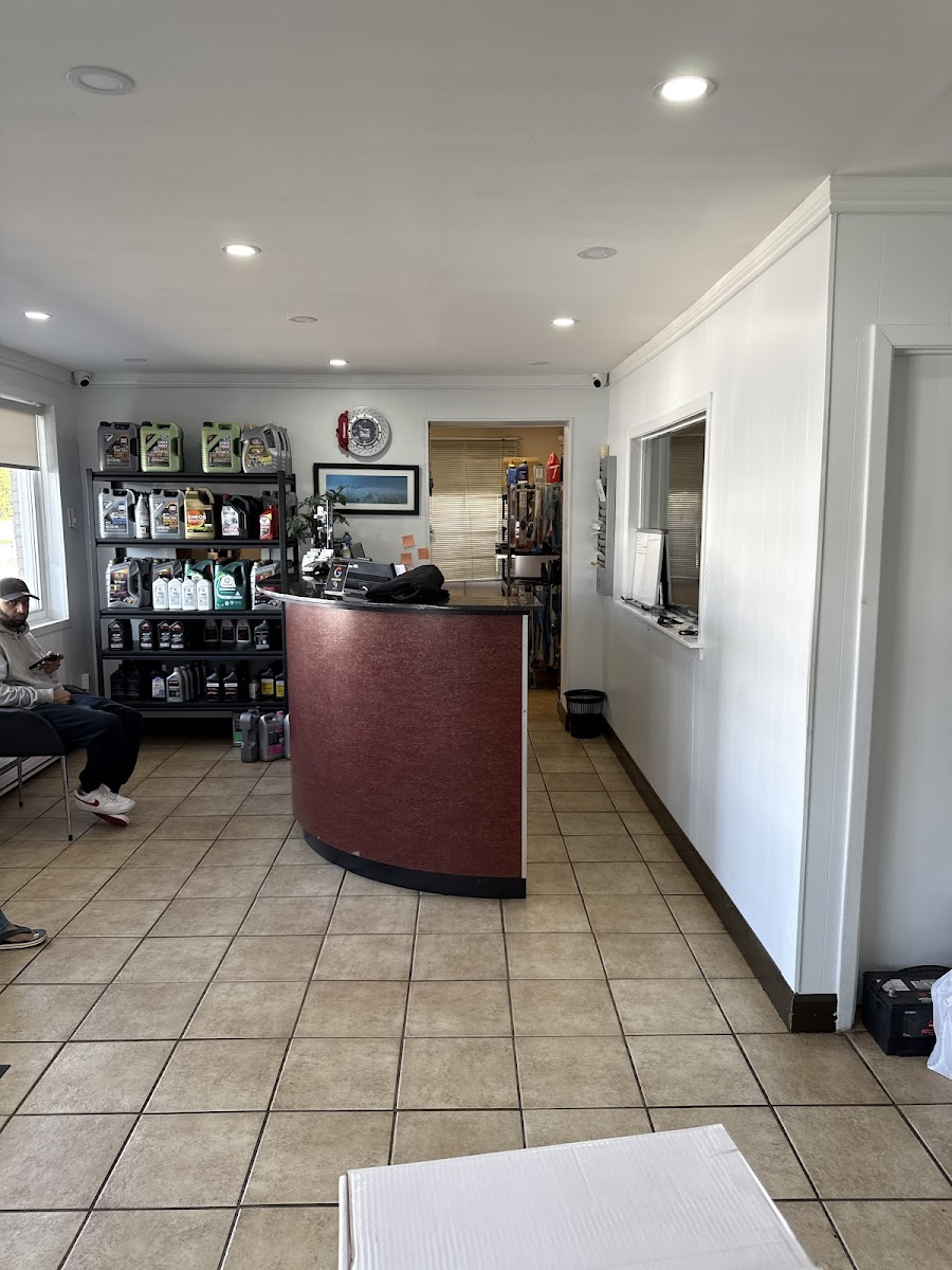 Front office and counter at Nainar Auto Service in Scarborough
